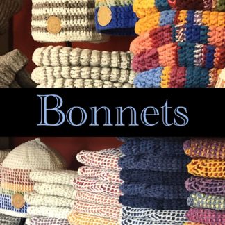 Bonnet tricoté et rigolo Montagnes enneigées